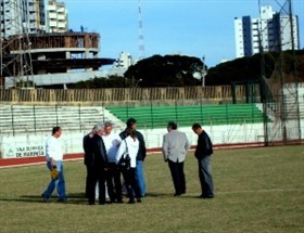 Técnicos da FIFA avaliam estrutura do estádio Willie Davids